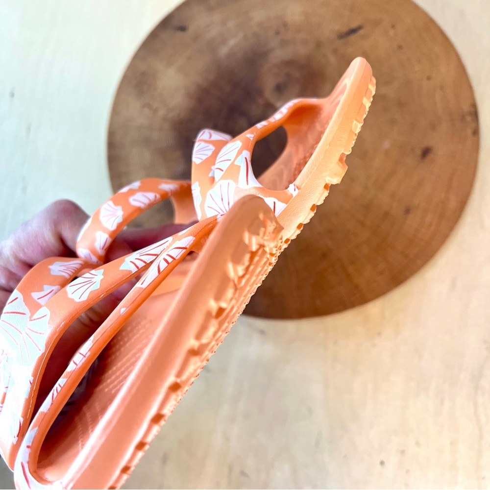Crocs Kadee II Sandals | Orange with White Seashell Print | Size 8 - Picture 12 of 14
